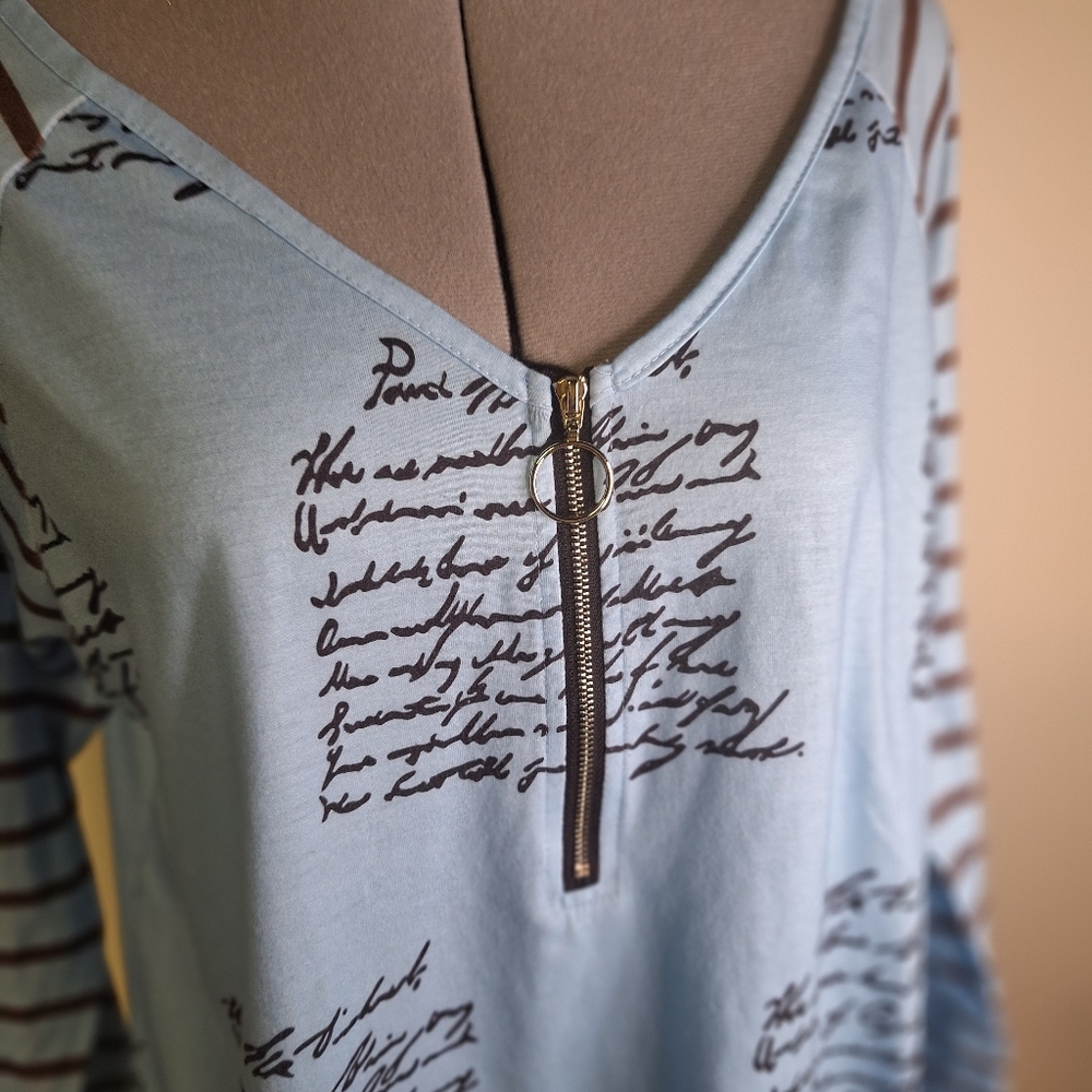 White Graphic Women's Top With Zipper Front  Size MEDs